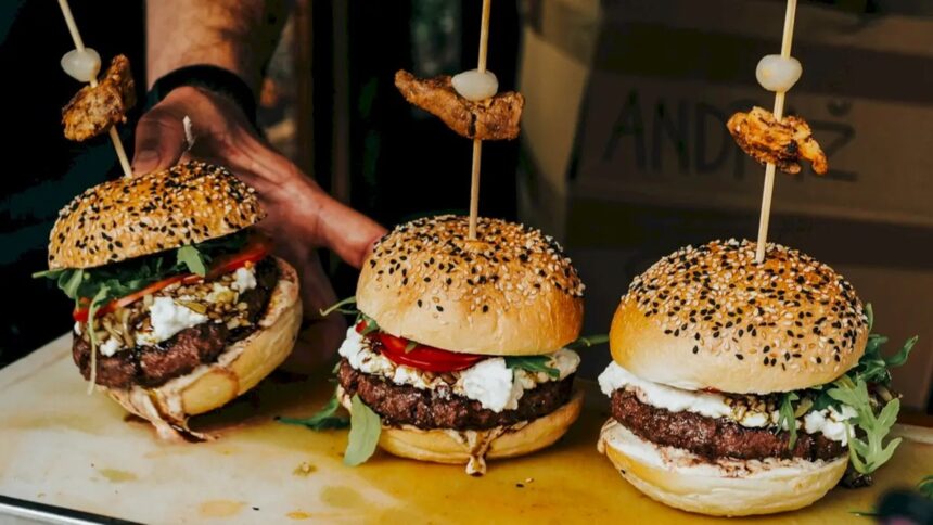 avem burger fest la arena nationala f09f8d94timp de trei zile aici vor fi competitii de mancare muzica si cursuri culinare cateii sunt bine veniti 6a14bb2ce6015