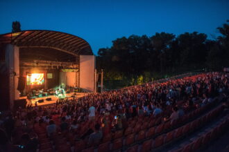 carmina burana premiera in aer liber la teatrul de vara din parcul herastrau pe scena vor urca 100 de artisti care vor canta celebrul imn o fortuna 6a0eb6262399a