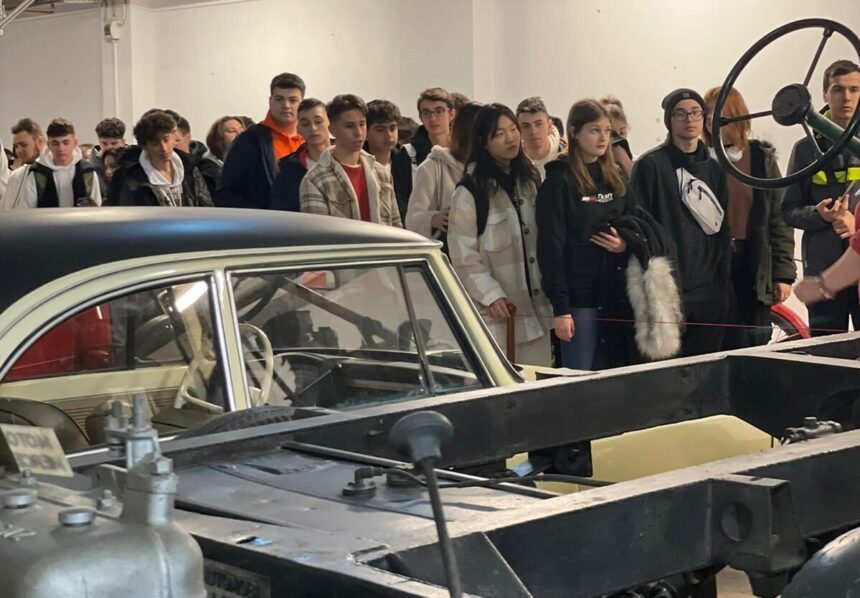 muzeul tehnic a pregatit un program electric la noaptea muzeelor vine si robotul artemis f09fa6be ca sa l cunoasca pe batranul calculator romanesc cifa 102 6a107249a9654