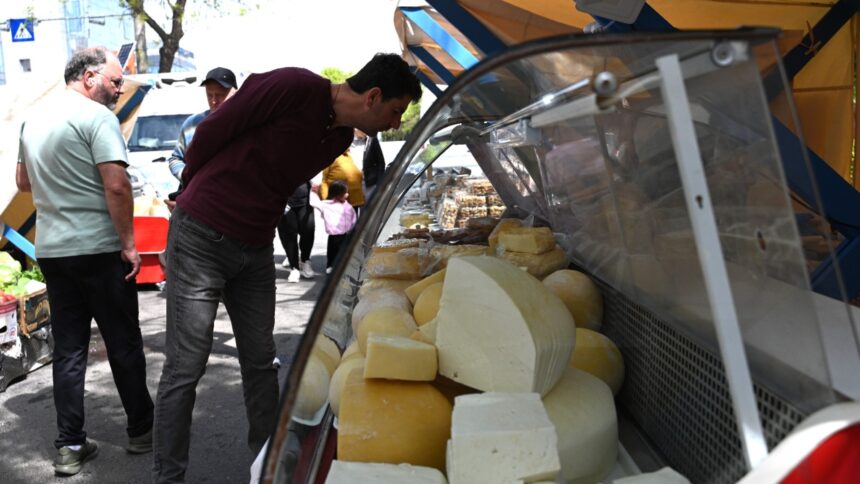 branzeturi proaspete rosii castraveti patrunjel si ceapa verde la piata volanta amzei producatori locali sunt aici cu produse de vineri pana duminica 6a32786e5fdb6