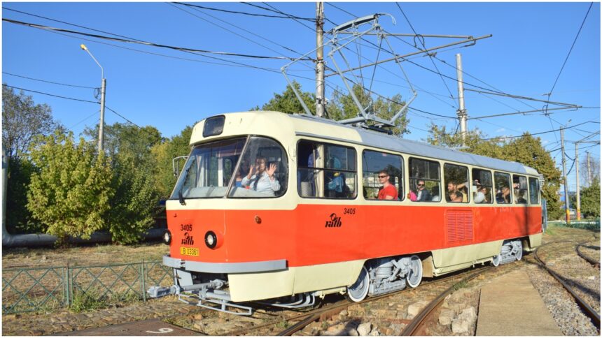 foto epoca tatra se incheie oficial istoria celor mai iubite tramvaie care au circulat vreodata prin bucuresti si care se retrag definitivde pe trasee vara asta 6a2ccff78f785