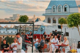 foto f09f8c86 opt terase rooftop din bucuresti unde poti sa iesi cu prietenii vara aceasta bonus vezi si cele mai instagramabile apusuri din oras e8161a3e