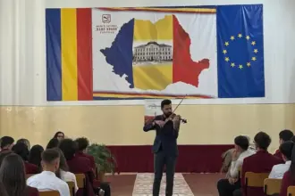 un stradivarius in scoli editie speciala 6a2e67c7b7075