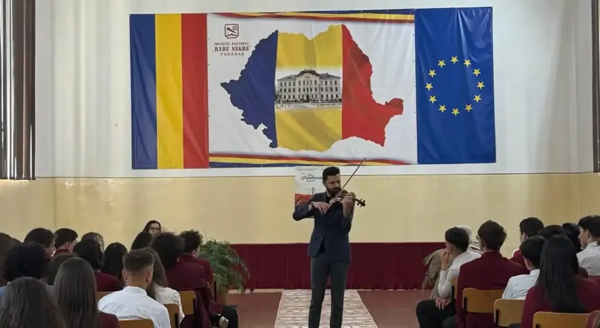 un stradivarius in scoli editie speciala 6a2e67c7b7075