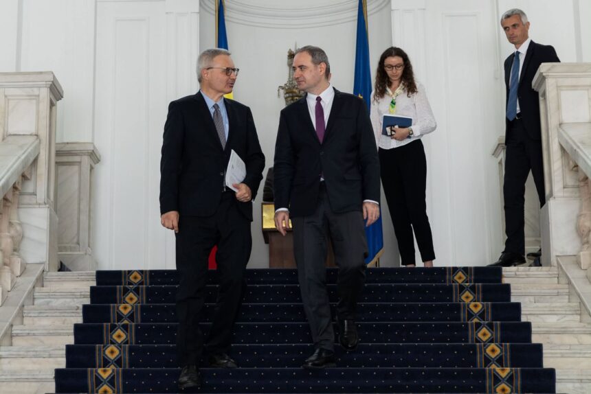 alexandru nazare intalnire cu ambasadorul frantei avem nevoie de o noua etapa a cooperarii economice 6a608bf819048