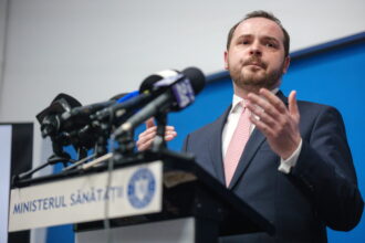 alexandru rogobete nu voi vota niciodata o lege care slabeste sistemul de sanatate fostul ministru critica masurile care afecteaza personalul medical 6a61bca80bc6d