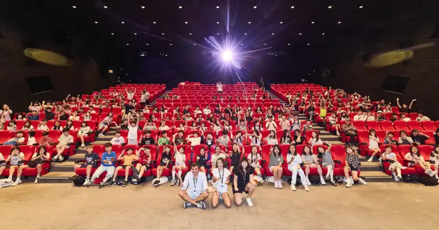 atlasul universului filmul romanesc de aventura care a cucerit copiii si a starnit nostalgia si aprecierea adultilor in festivaluri din europa si asia se vede in avanpremiera la fe 6a646732a4676