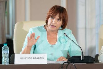 aur a votat pentru ca profesorii sa nu piarda prima de cariera didactica din cauza intarzierilor si incompetentei guvernului bolojan comunicat 6a69e04167d79