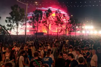 beach please 2026 a deschis oficial nibiru in fata a 90 000 de oameni si a dat startul celei mai mari editii din istoria festivalului 6a4f875615ffe