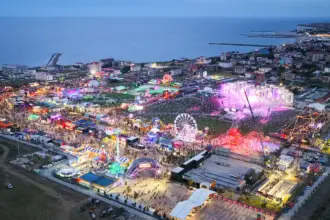 beach please 2026 continua in forta ziua 1 a adus show uri spectaculoase si o energie care a tinut festivalul viu pana tarziu in noapte 6a50cadb3d8b3