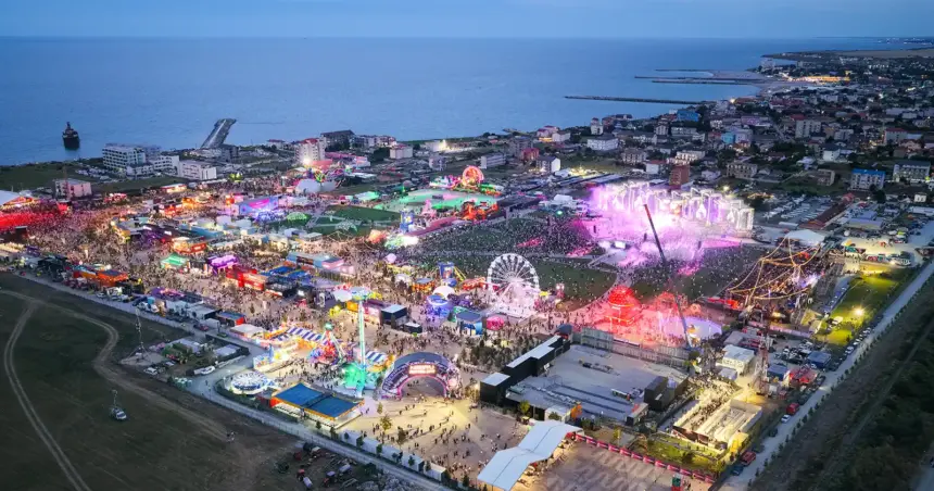 beach please 2026 continua in forta ziua 1 a adus show uri spectaculoase si o energie care a tinut festivalul viu pana tarziu in noapte 6a50cadb3d8b3
