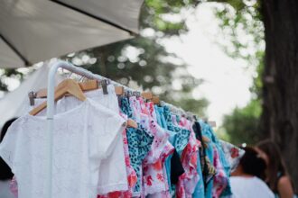 bucurestenii sunt invitati la freeshop in gradina sambata aici vor gasi haine pentru toate anotimpurile si pe care le pot lua acasa gratis 6a4d38fdbfa71