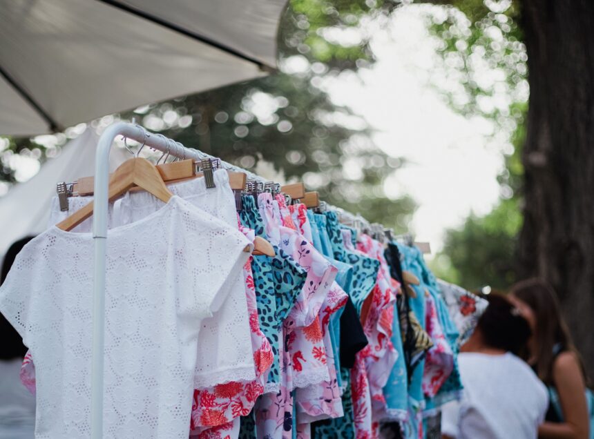 bucurestenii sunt invitati la freeshop in gradina sambata aici vor gasi haine pentru toate anotimpurile si pe care le pot lua acasa gratis 6a4d38fdbfa71