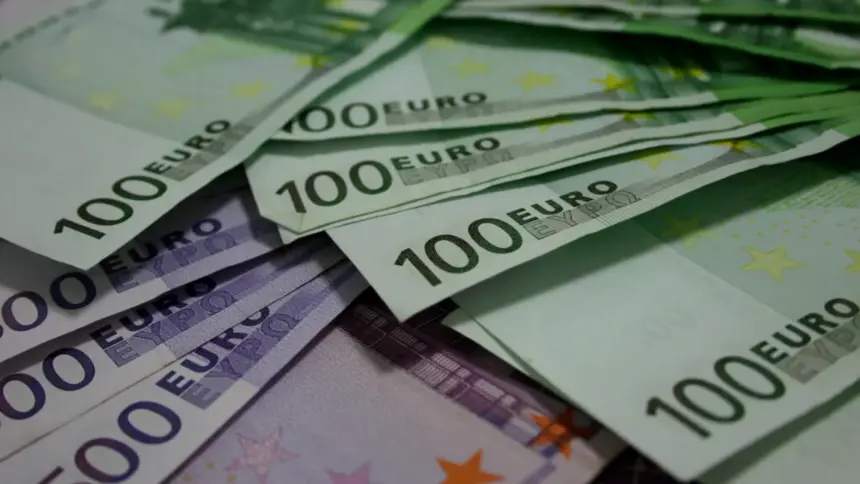 demnitarii romani trebuie sa isi declare averile ce contine si cum arata noua declaratie de interese financiara in legea adoptata de camera deputatilor ce modificari s au facut in noua lege a integ 6a69ebf8a94e5