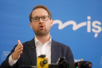 dominic fritz afirma ca soarta tarii nu depinde de legea salarizarii nu vine apocalipsa daca nu gasim un consens politic pentru o lege buna 6a6b98e1e44d5