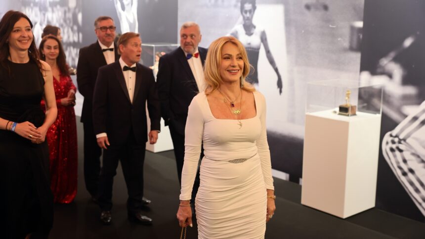 expozitia nadia comaneci drumul catre perfectiune va fi la bucuresti la 50 de ani de la primul 10 olimpic performantele gimnastei pot fi admirate la arhivele nationale 6a4fbfbecfa45