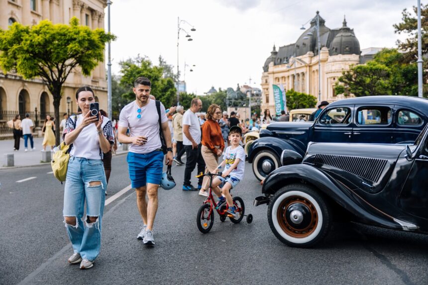 expozitie cu 25 de automobile trabant pe calea victoriei si tur ghidat in cadrul strazi deschise programul din weekendul 4 5 iulie 6a46854f6e6aa