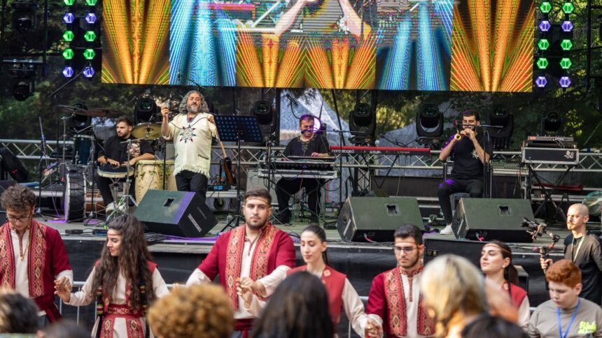 festivalul strada armeneasca este in acest weekend pe scena amenajata in gradina botanica vor urca bosquito subcarpati byron si artisti din armenia 6a67508c34331