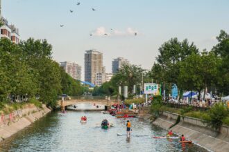 incepe dambovita apa dulce plimbari gratuite cu barca caiacul sau canoele de acum si pana in octombrie modificari de ultima ora si precizarile pmb despre mizeria din rau 6a6cb2bf2bac5