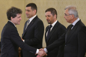 liderul senatorilor aur il acuza pe nicusor dan a devenit garantul crizei politice desi ar fi trebuit sa fie un garant al democratiei 6a508fc8e2517