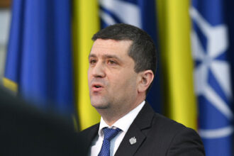 ministrul apararii doua blocuri din pitesti au fost construite ilegal langa un depozit de munitie cazul sesizat la dna 6a59e66936841