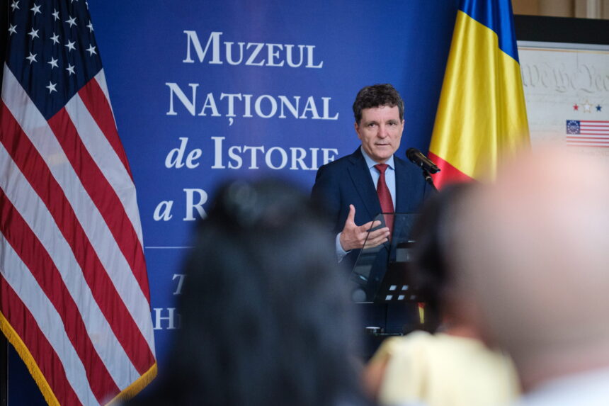 nicusor dan si ambasadorul sua la bucuresti ii indeamna pe romani sa viziteze expozitia de arta dedicata americii 6a58fc093b669