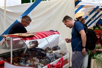 piata volanta isi schimba adresa si in acest weekend f09fab90 tarabele cu zmeura visine afine si alte bunatati se muta la romana pe strada tache ionesc 6a5e404622ef4