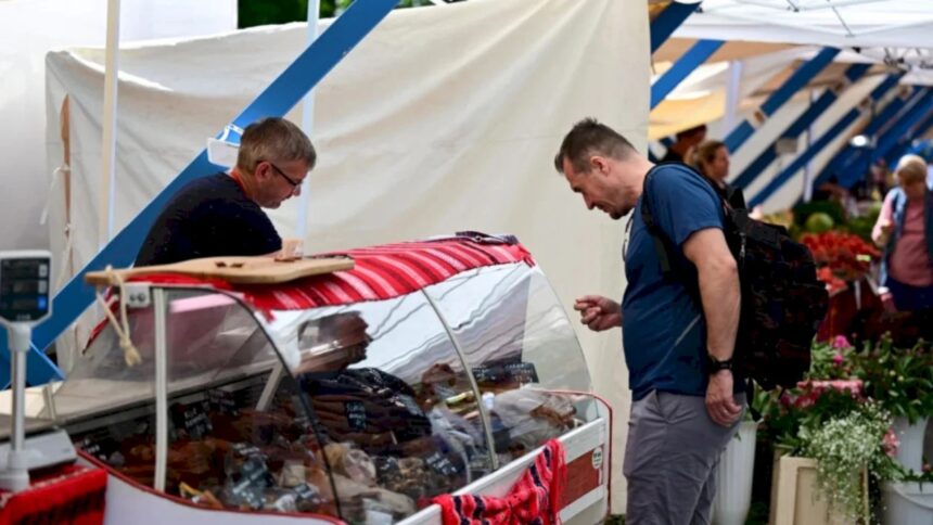 piata volanta isi schimba adresa si in acest weekend f09fab90 tarabele cu zmeura visine afine si alte bunatati se muta la romana pe strada tache ionesc 6a5e404622ef4