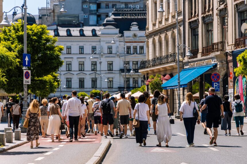 poate cel mai sarac program la strazi deschise din acest an e in weekend bucurestenii stiu macar ca timp de doua zile calea victoriei este pietonala 6a634df6e9683
