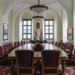 ungaria scandalul magyar orban ajunge la faza pe covoare franjuri rupti si o pata descoperite la bunurile istorice din karmelita 6a68c4a99e980