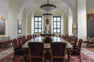 ungaria scandalul magyar orban ajunge la faza pe covoare franjuri rupti si o pata descoperite la bunurile istorice din karmelita 6a68c4a99e980
