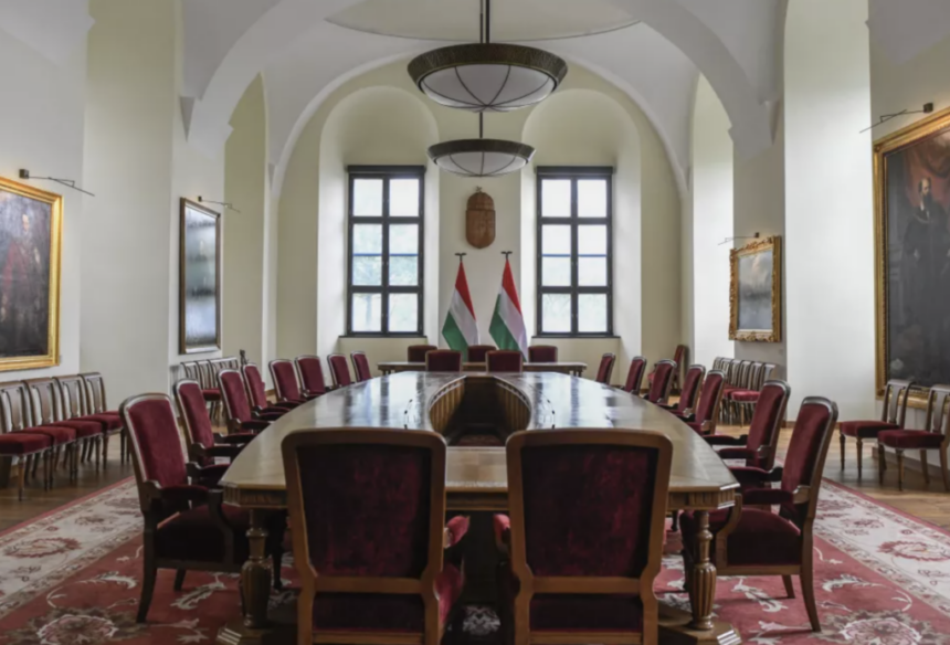 ungaria scandalul magyar orban ajunge la faza pe covoare franjuri rupti si o pata descoperite la bunurile istorice din karmelita 6a68c4a99e980