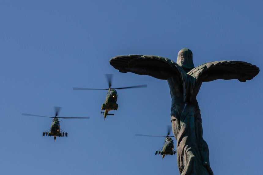 ziua aviatiei romane va fi sarbatorita in weekend in piata aviatorilor e29c88efb88f va fi spectacol pe cer cu aeronave militare care vor survola monumentul eroilor aerului 6a577e72a3bbb