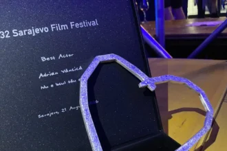adrian vancica a castigat premiul pentru cel mai bun actor in rolul principal din nu e locul tau aici la festivalul international de film de la sarajevo 6a89749ea190b