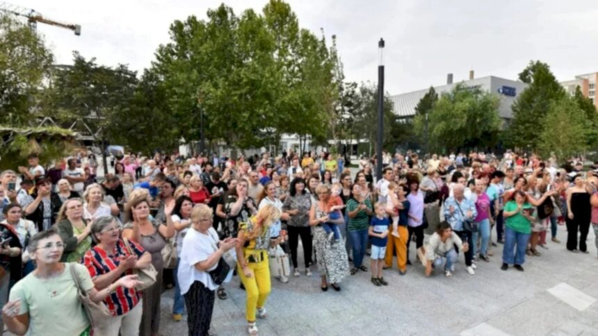 dansuri grecesti si recitaluri in acest weekend in piateta favorit bucurestenii sunt invitati la dans la noua editie a serilor culturale 6a88237f6d6f9