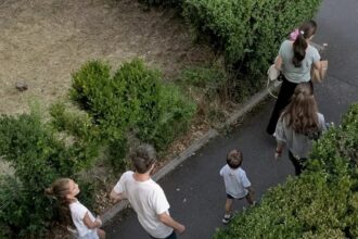 imagini rare cu nicusor dan presedintele in pantaloni scurti alaturi de familie la fagaras 6a8160e456d53