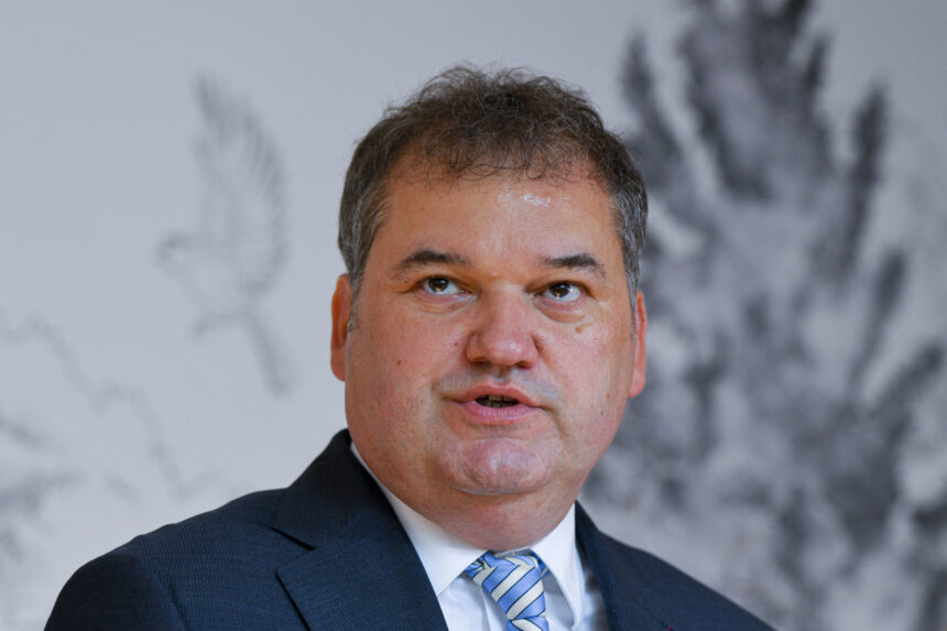 ministrul cseke attila face precizari despre consilierii locali si judeteni angajati in institutiile publice nu exista incompatibilitate 6a8dcb075c5f7