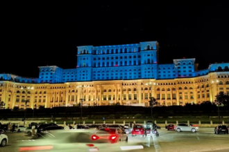 palatul parlamentului va fi iluminat in culorile ucrainei romania marcheaza ziua independentei ucrainei 6a883eb566eb6
