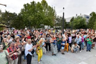 petrecerea continua in piateta favorit si in acest weekend julie mayaya si tinere talente urca pe scena diseara 6a6e0420eb180