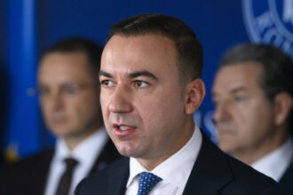 sa iasa din palatul victoria bogdan ivan il provoaca pe bolojan sa mearga in fabrici 6a8188bbb658d