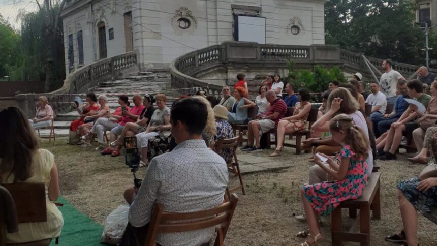 seri de vara cu muzica si film in curtea palatului cantacuzino din bucuresti f09f8eb6 programul summer time enescu si orasul continua in perioada 14 16 august 6a7f052453855