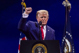 strangere de fonduri pentru asasinarea lui donald trump la un post de televiziune cati bani a strans realizatoarea emisiunii 6a859960a8f87