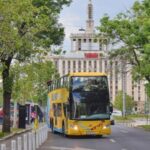 surprize la standul bucharest city tour de la bias 2026 bucurestenii se pot inscrie la o tombola care le ofera 10 invitatii duble la tururi cu autobuzele turistice 6a8ed72408638