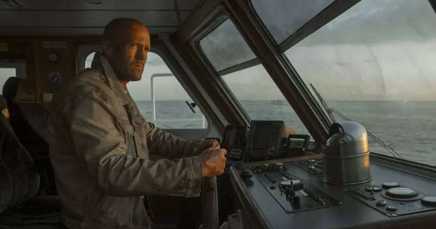 un jason statham de noua metri a plutit pe tamisa promovare spectaculoasa pentru filmul mutiny 6a6faa0970e36