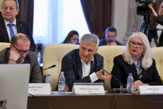 un lider psd solicita demiterea consilierul lui mugur isarescu un imbuibat care cumuleaza pensia cu salariul urias 6a8c7bdccfe2f