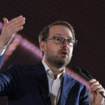 usr il reconfirma in unanimitate pe dominic fritz la conducerea partidului dupa decizia ccr in cazul acestuia 6a85dfadd1bba